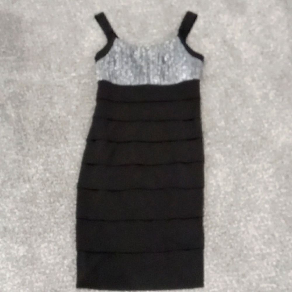 Enfocus Studio sleeveless black and silver stretchy layered mini dress size 6